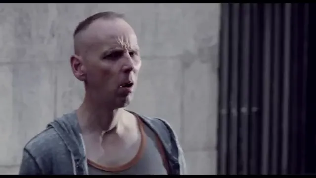 T2 Trainspotting Scene 1
