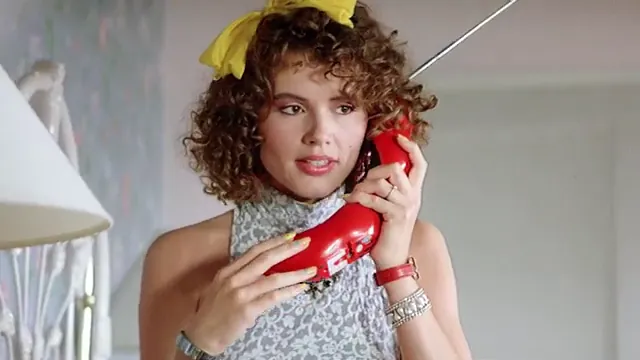 Earth Girls Are Easy Scene 1