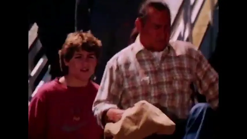 Free Willy 2: The Adventure Home Scene 2