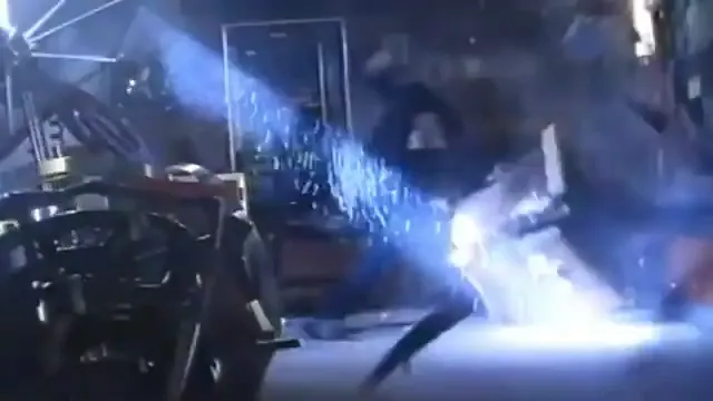 Under Siege 2: Dark Territory Scene 5