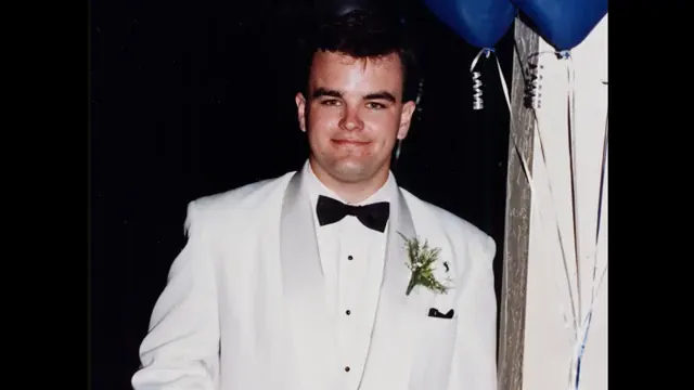 Dear Zachary: A Letter to a Son About His Father Scene 1