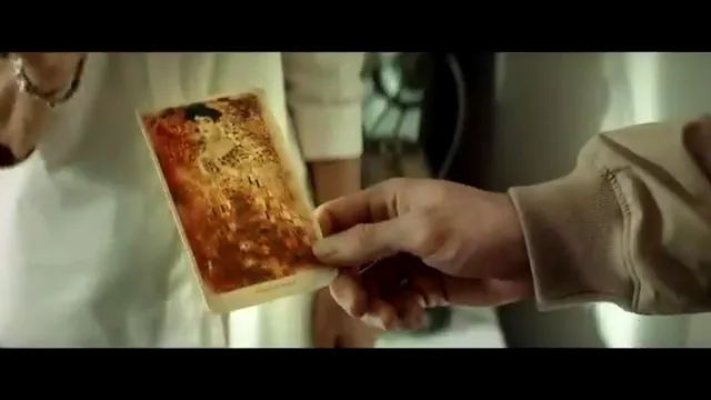 Woman in Gold Scene 1
