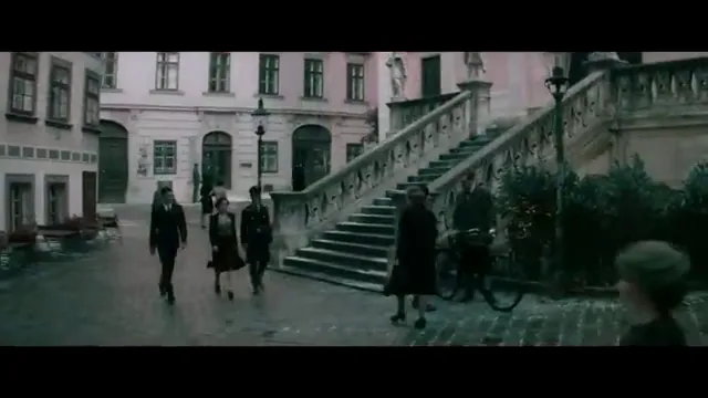 Woman in Gold Scene 5