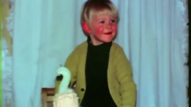 Cobain: Montage of Heck Scene 1