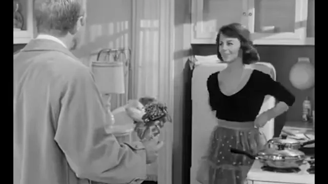 Love with the Proper Stranger Scene 3