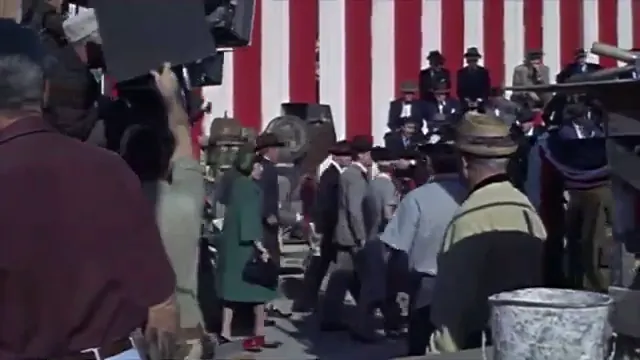 Robin and the 7 Hoods Scene 1