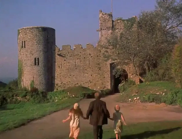I Capture the Castle Scene 1