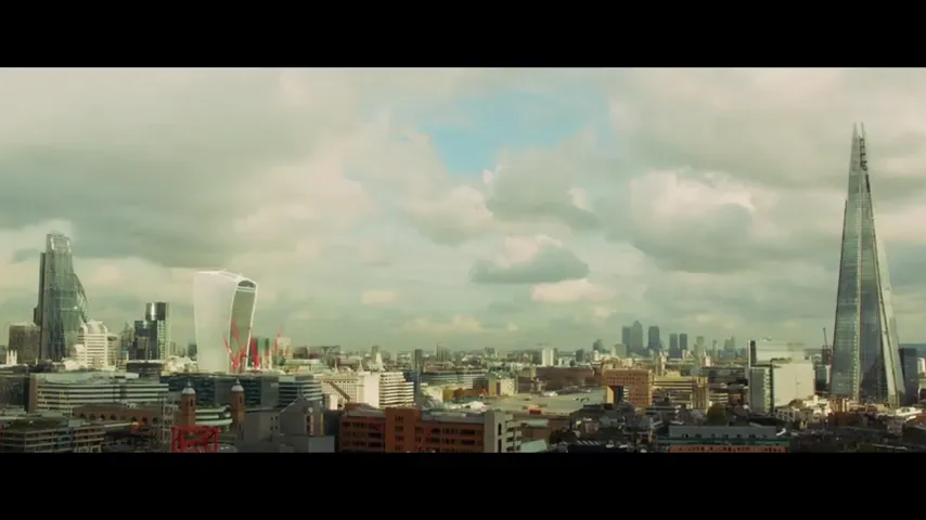 Absolutely Fabulous: The Movie Scene 1