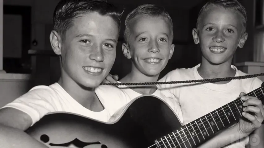 The Bee Gees: How Can You Mend a Broken Heart Scene 1